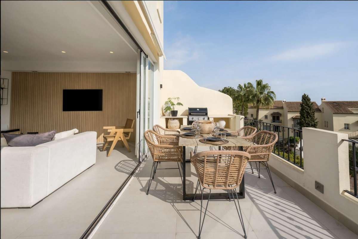 3 soveværelse Byhus til salg i Nueva Andalucia med swimmingpool - € 850.000 (Ref: 10095268)