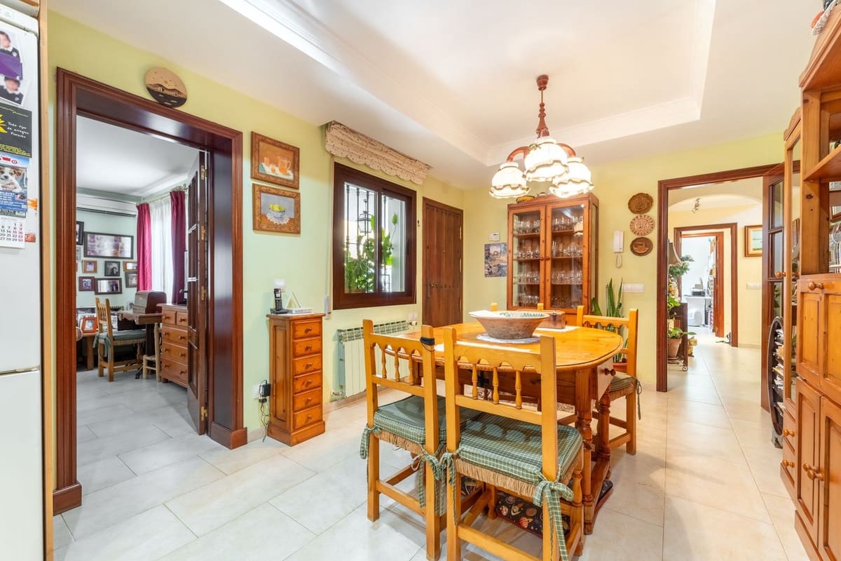6 sovrum Hus till salu i Aloha Golf med pool garage - 1 595 000 € (Ref: 10095270)