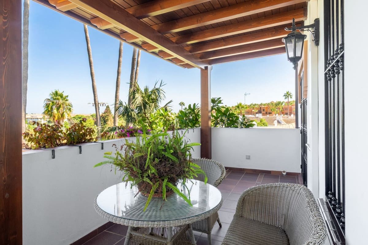 6 sovrum Hus till salu i Aloha Golf med pool garage - 1 595 000 € (Ref: 10095270)