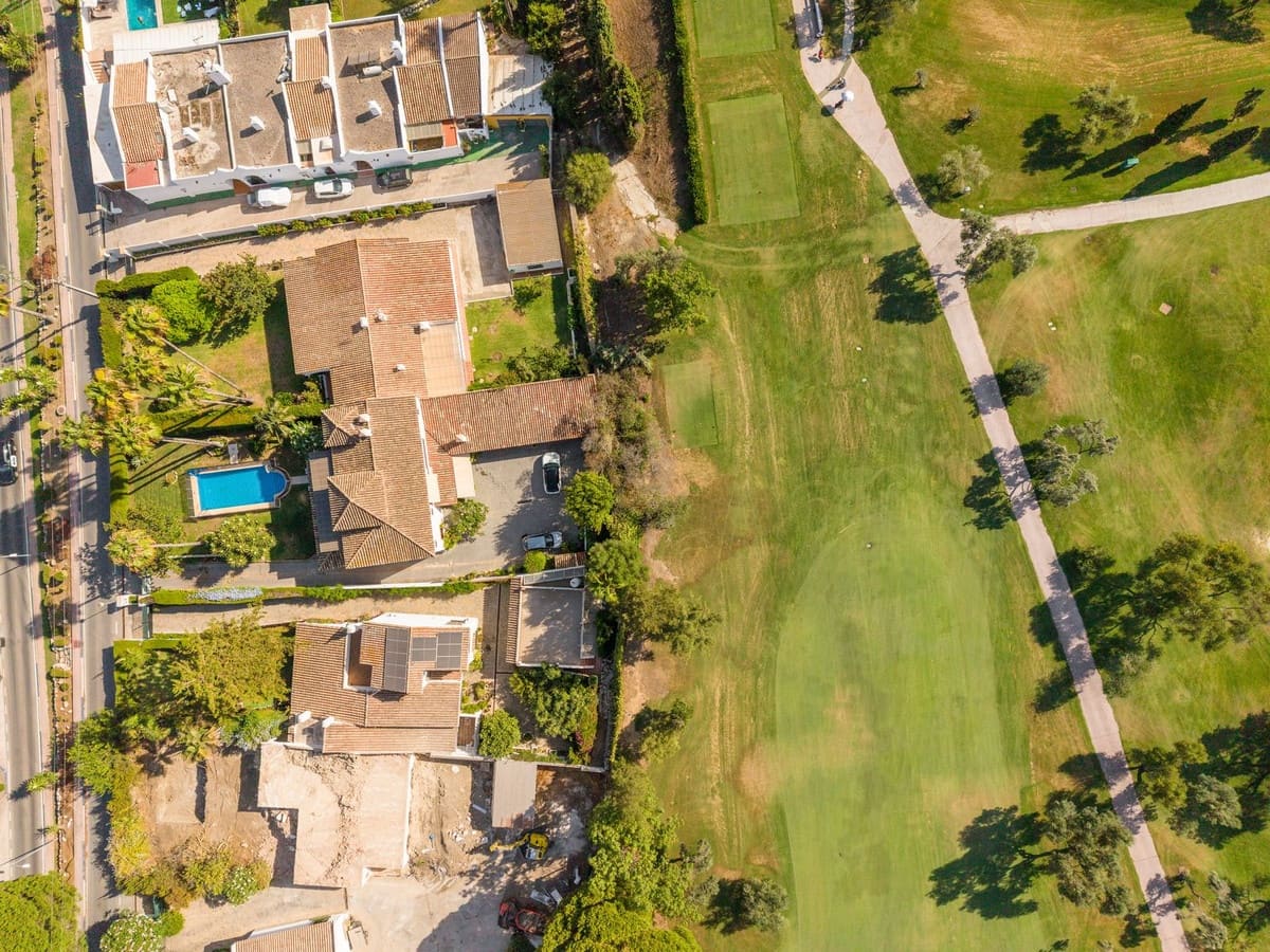 6 sovrum Hus till salu i Aloha Golf med pool garage - 1 595 000 € (Ref: 10095270)