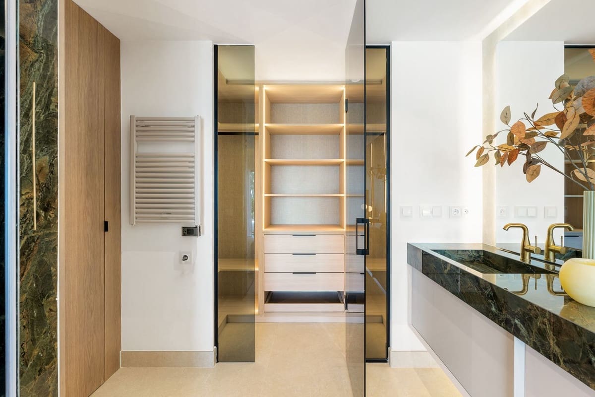 3 Zimmer Apartment zu verkaufen in New Golden Mile mit Pool - 1.995.000 € (Ref: 10095273)
