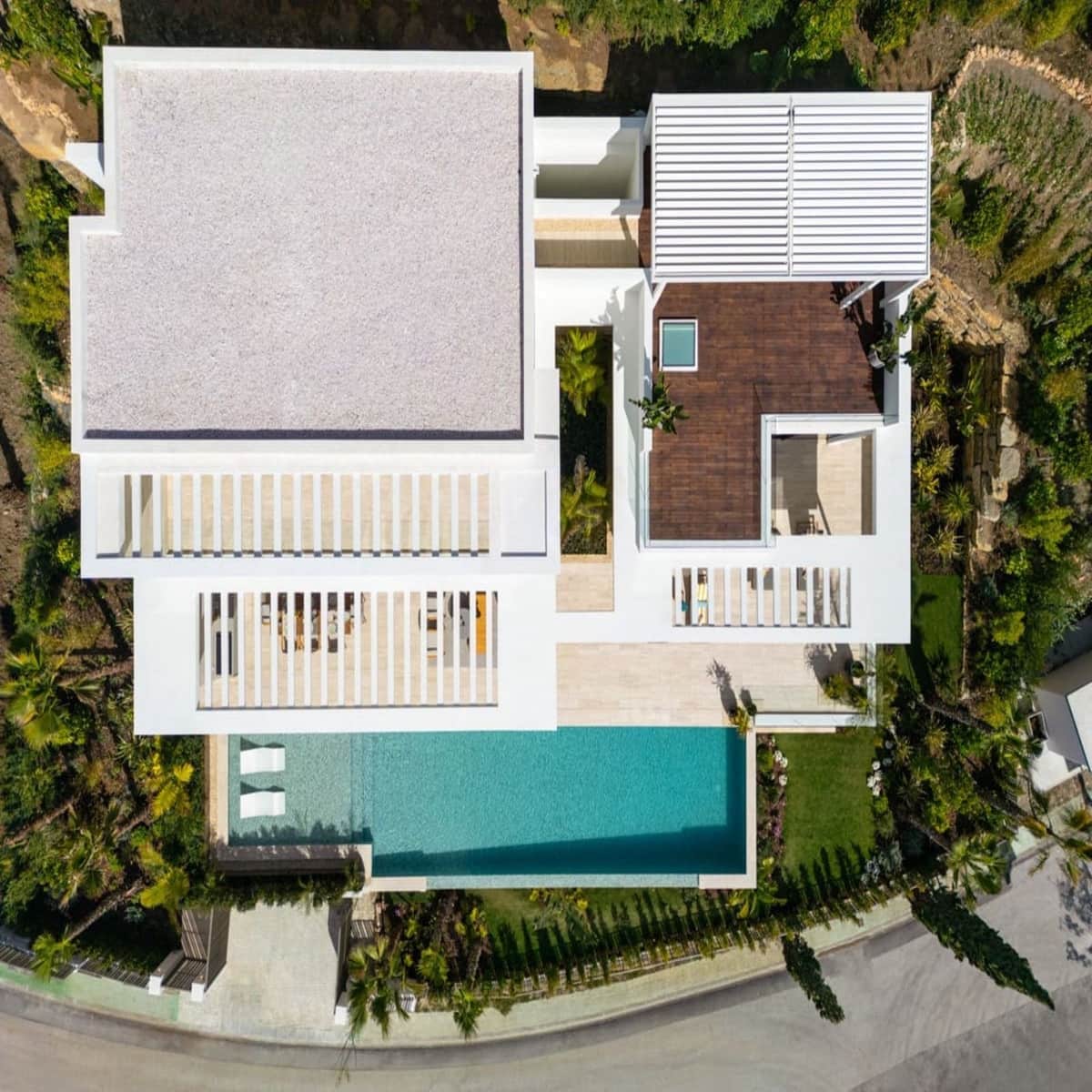 6 bedroom Villa for sale in Benahavis with pool - € 5,750,000 (Ref: 10095294)