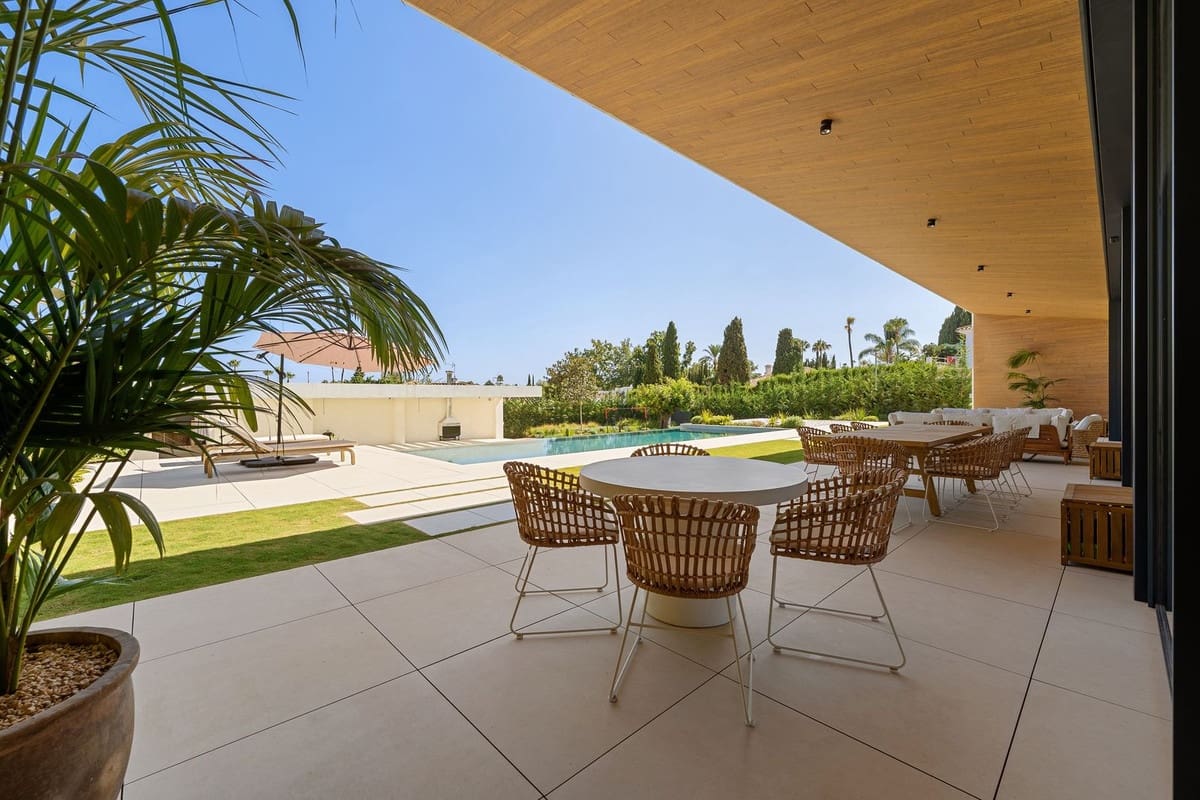 Chalet de 6 habitaciones en Guadalmina en venta con piscina - 5.995.000 € (Ref: 10095317)