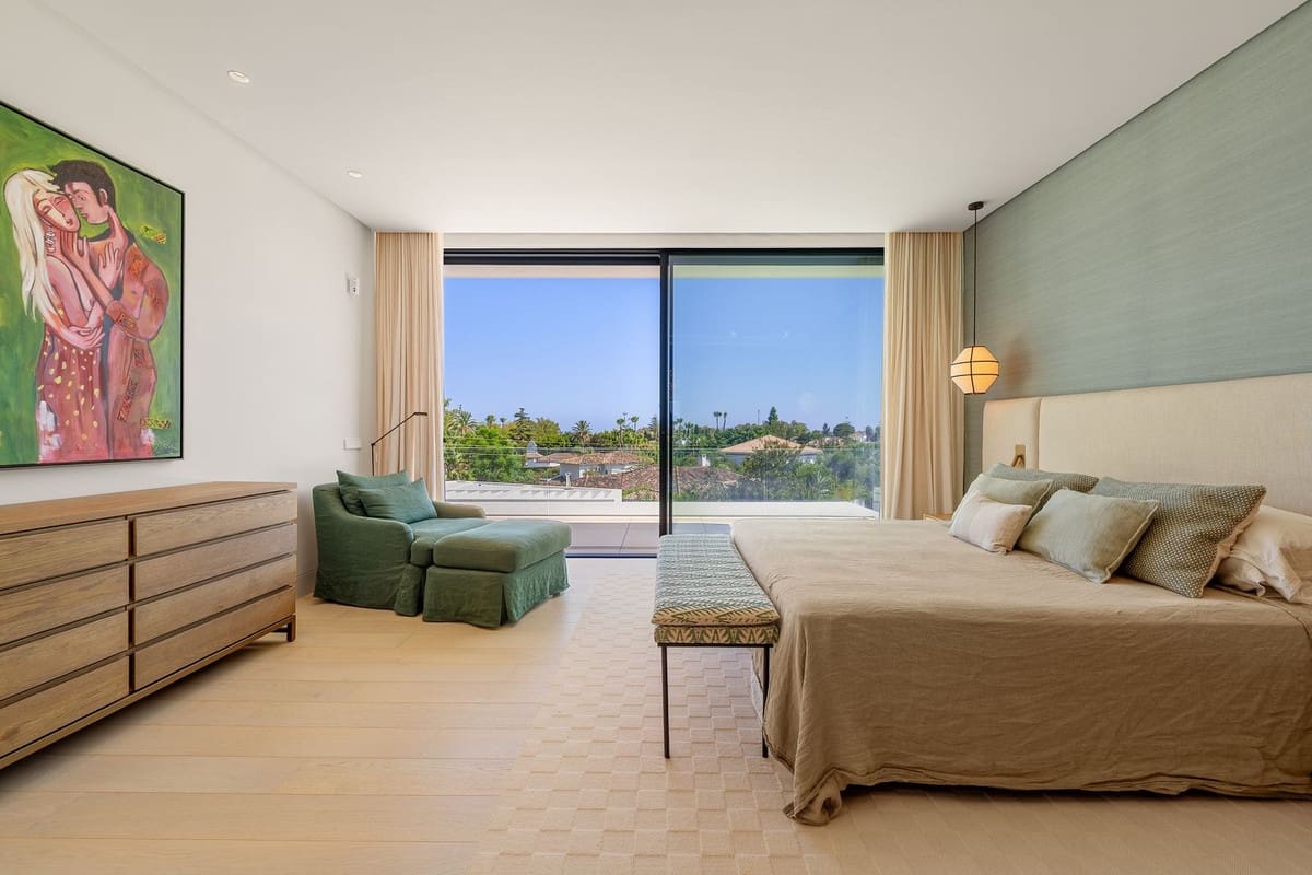 Chalet de 6 habitaciones en Guadalmina en venta con piscina - 5.995.000 € (Ref: 10095317)