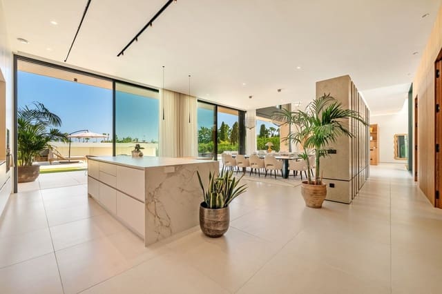 Chalet de 6 habitaciones en Guadalmina, Marbella en venta con piscina - 5.995.000 € (Ref: 10095317)