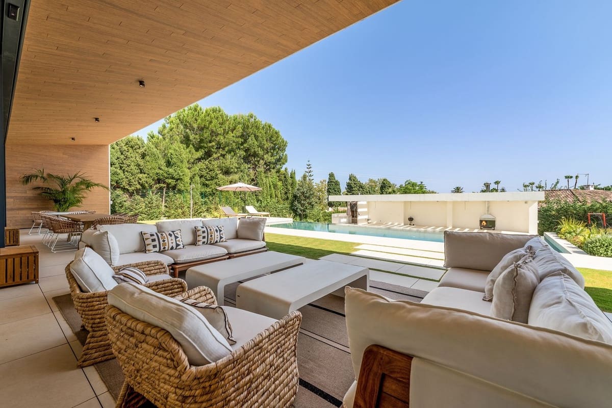 Chalet de 6 habitaciones en Guadalmina en venta con piscina - 5.995.000 € (Ref: 10095317)