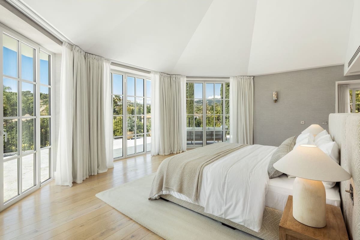 5 sypialnia Willa na sprzedaż w Nueva Andalucia z basenem garażem - 7 995 000 € (Ref: 10095320)