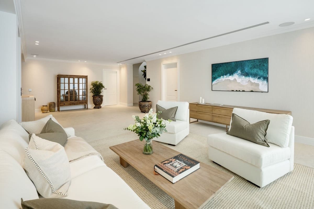 5 sypialnia Willa na sprzedaż w Nueva Andalucia z basenem garażem - 7 995 000 € (Ref: 10095320)