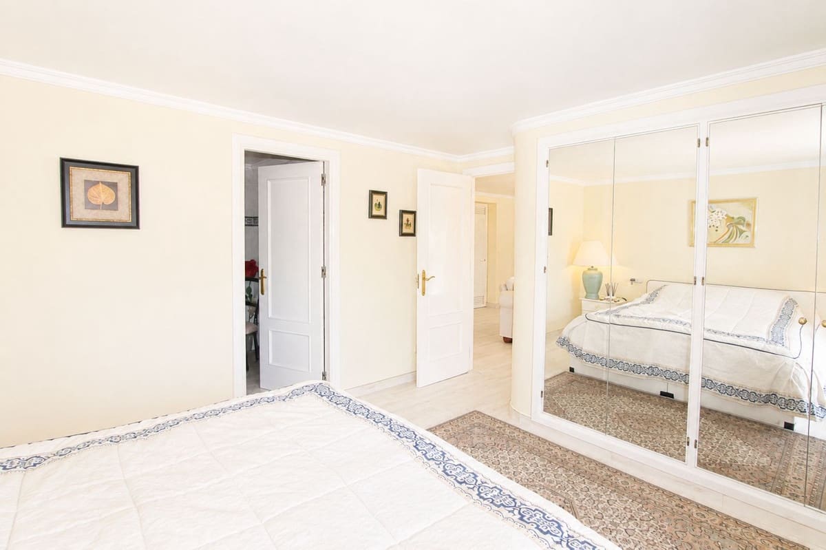 4 bedroom Villa for sale in Elviria with pool garage - € 1,500,000 (Ref: 10095326)