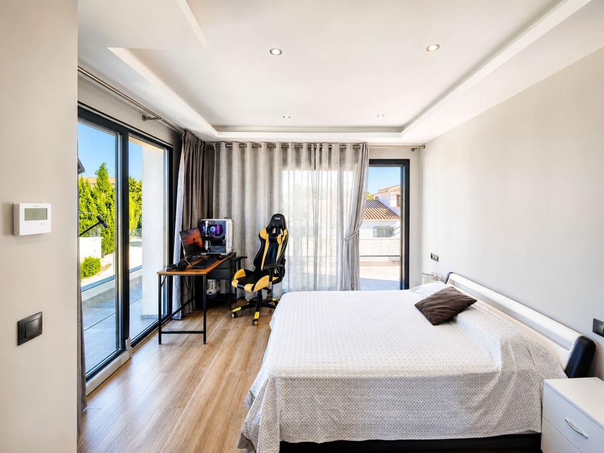 4 Zimmer Villa zu verkaufen in Buenas Noches mit Pool Garage - 1.300.000 € (Ref: 10095327)