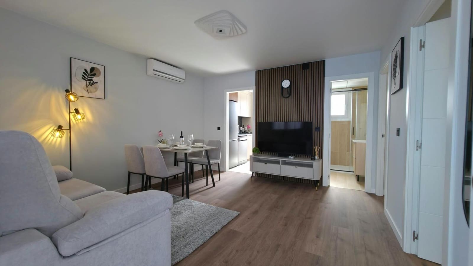 Bungalow de 2 habitaciones en Torrevieja en venta con piscina - 199.000 € (Ref: 10095331)