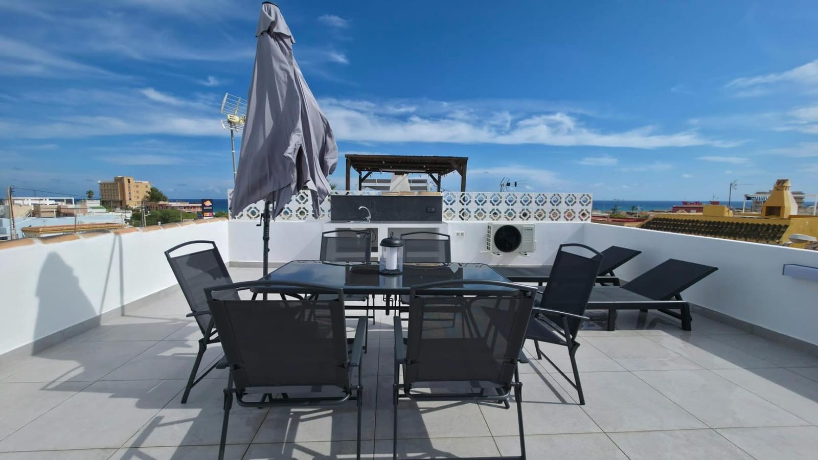Bungalow de 2 habitaciones en Torrevieja en venta con piscina - 199.000 € (Ref: 10095331)