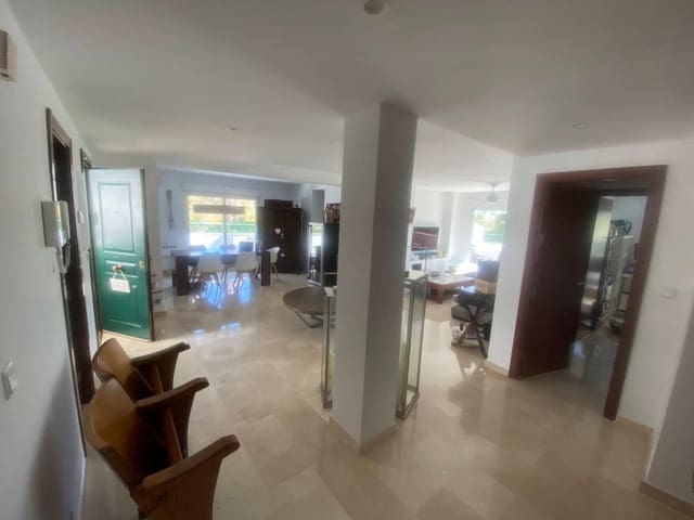 5 makuuhuone Huoneisto myytävänä paikassa Guadalmina Baja, Marbella mukana uima-altaan 
autotalli - 750 000 € (Ref: 10097515)