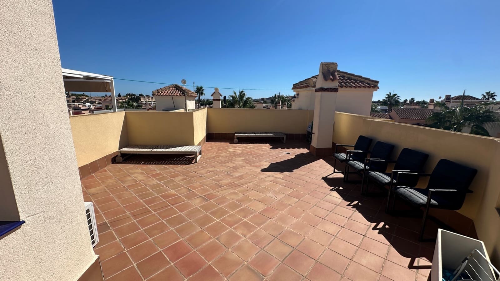 2 makuuhuone Bungalow myytävänä paikassa Orihuela Costa mukana uima-altaan 
autotalli - 249 000 € (Ref: 10102993)