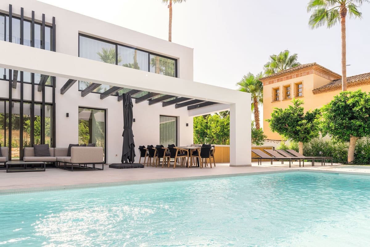 4 slaapkamer Villa te koop in Nueva Andalucia met zwembad - € 3.395.000 (Ref: 10103020)