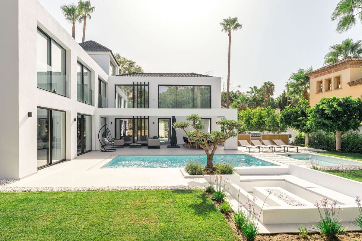 4 slaapkamer Villa te koop in Nueva Andalucia met zwembad - € 3.395.000 (Ref: 10103020)