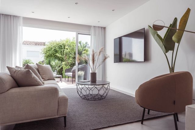 3 quarto Casa em Banda para venda em Los Naranjos, Marbella com piscina - 895 000 € (Ref: 10103030)
