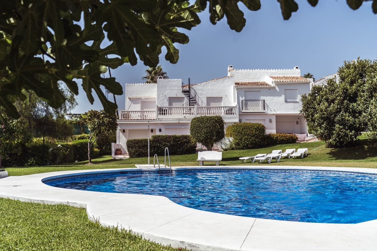 3 quarto Casa em Banda para venda em Nueva Andalucia com piscina - 895 000 € (Ref: 10103030)