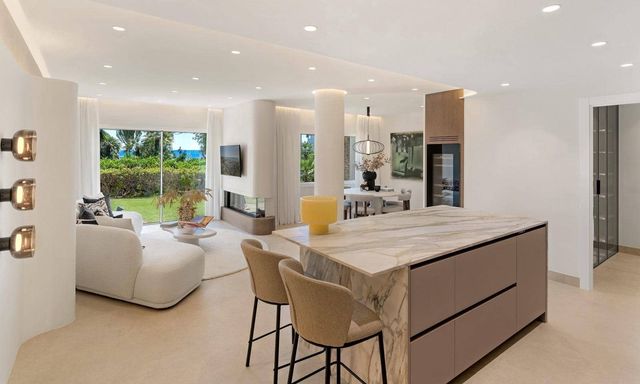 3 bedroom Apartment for sale in Saladillo-Benamara, Estepona with pool - € 1,495,000 (Ref: 10103038)
