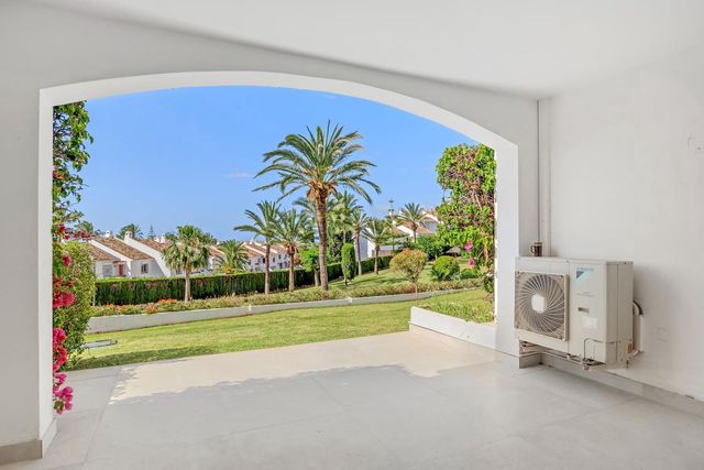 3 slaapkamer Appartement te koop in Nueva Andalucía Centro, Marbella met zwembad garage - € 895.000 (Ref: 10103040)