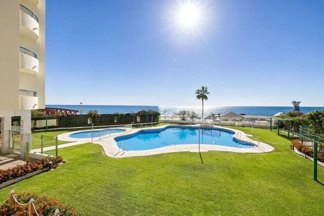3 bedroom Apartment for sale in Playa Bajadilla - Puertos, Marbella with pool - € 1,260,000 (Ref: 10103044)