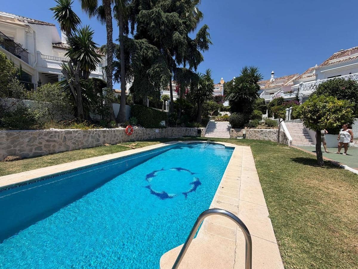 3 makuuhuone Omakotitalo myytävänä paikassa Marbella mukana uima-altaan - 700 000 € (Ref: 10103046)