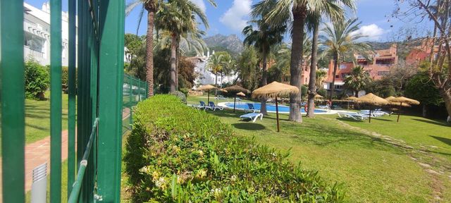2 slaapkamer Appartement te koop in Lomas De Marbella, Marbella met zwembad garage - € 475.000 (Ref: 10103063)