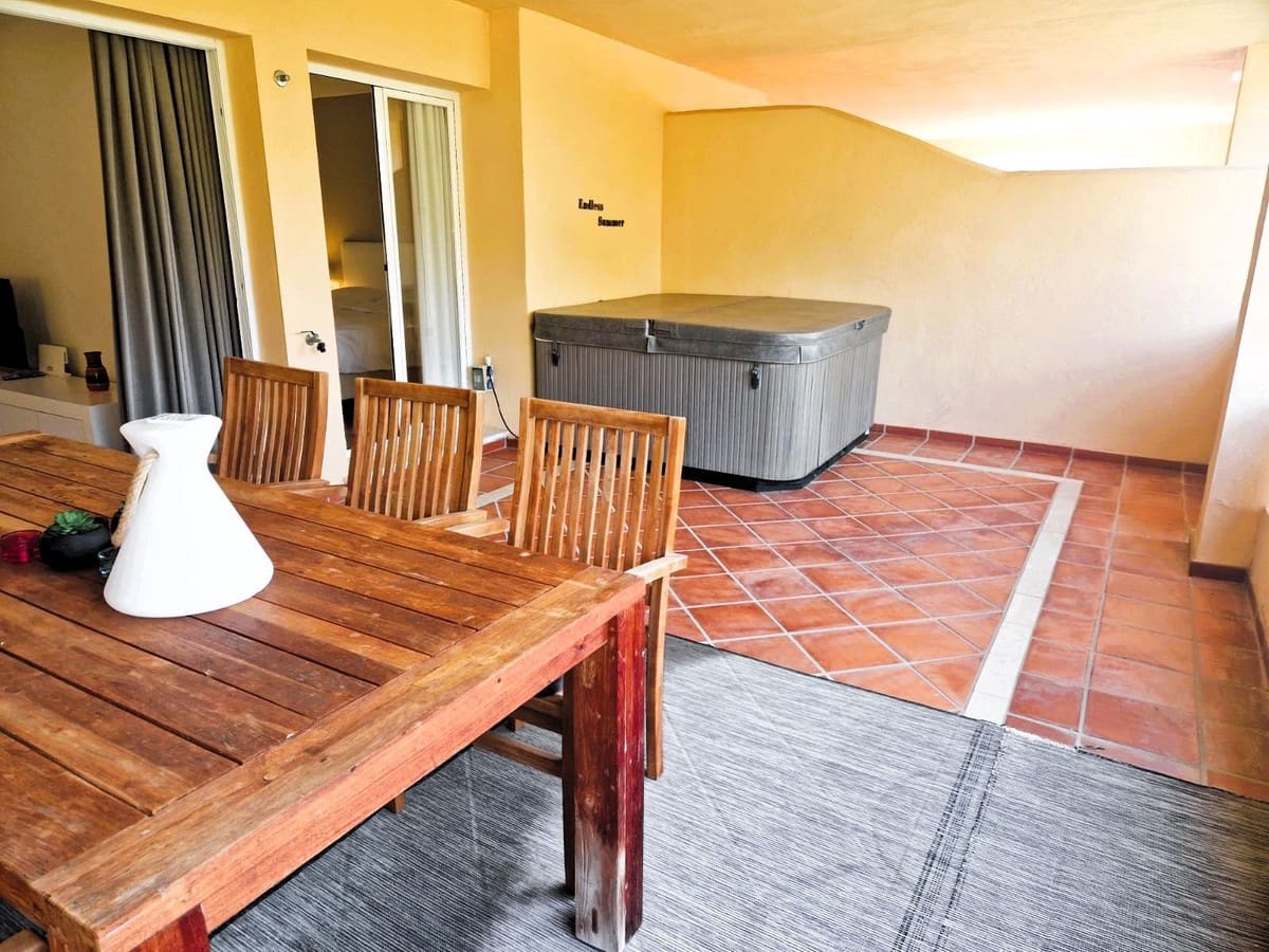 Apartamento de 2 habitaciones en Elviria en venta con piscina garaje - 375.000 € (Ref: 10103065)