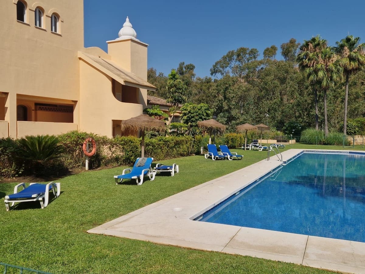 Apartamento de 2 habitaciones en Elviria en venta con piscina garaje - 375.000 € (Ref: 10103065)