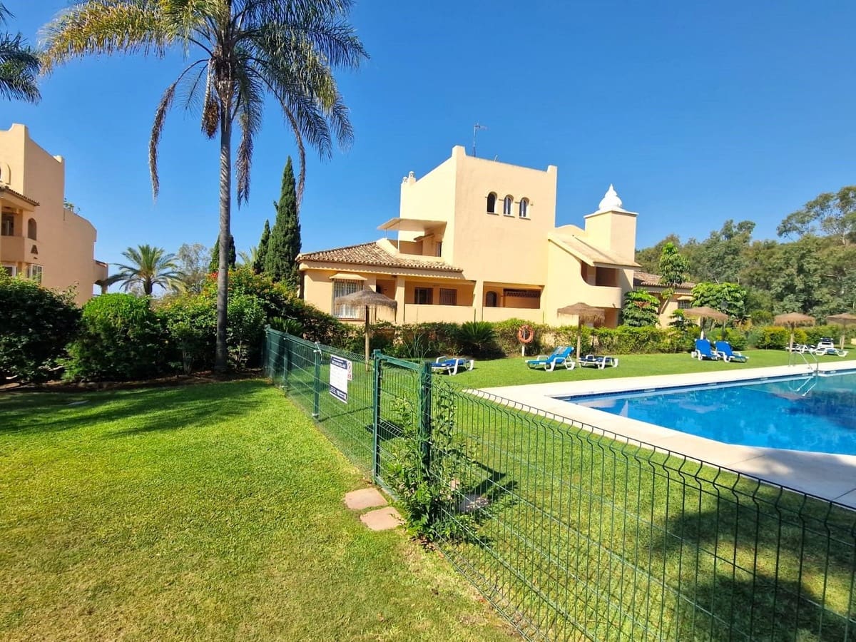 Apartamento de 2 habitaciones en Elviria en venta con piscina garaje - 375.000 € (Ref: 10103065)