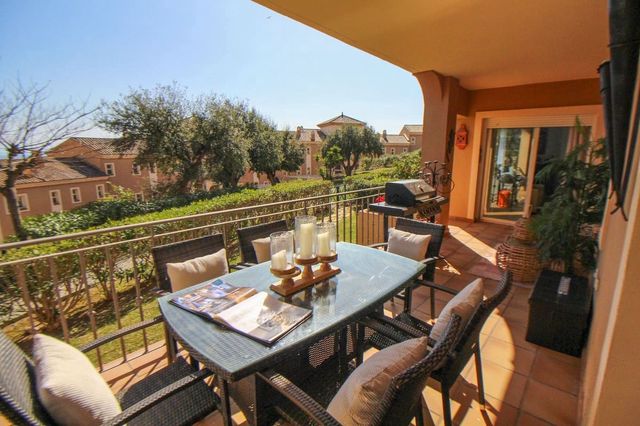 2 soveværelse Lejlighed til salg i Elviria, Marbella med swimmingpool - € 335.000 (Ref: 10103069)