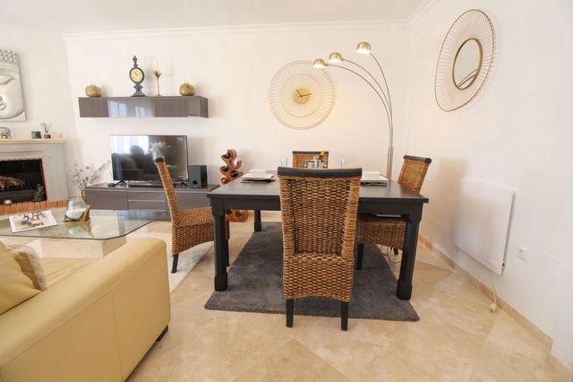 2 soveværelse Lejlighed til salg i Elviria, Marbella med swimmingpool - € 335.000 (Ref: 10103069)