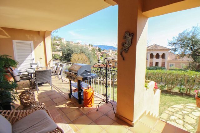 2 soveværelse Lejlighed til salg i Elviria, Marbella med swimmingpool - € 335.000 (Ref: 10103069)