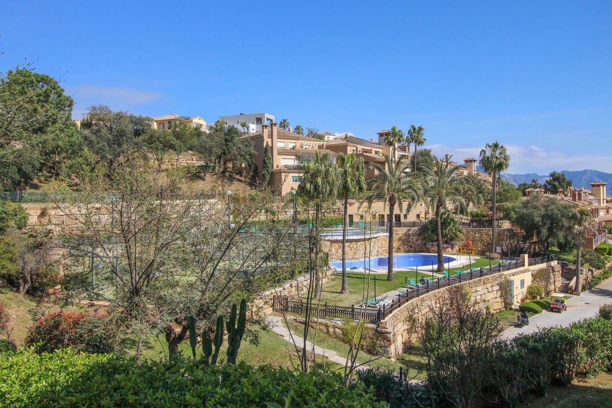 2 soveværelse Lejlighed til salg i Elviria med swimmingpool - € 335.000 (Ref: 10103069)