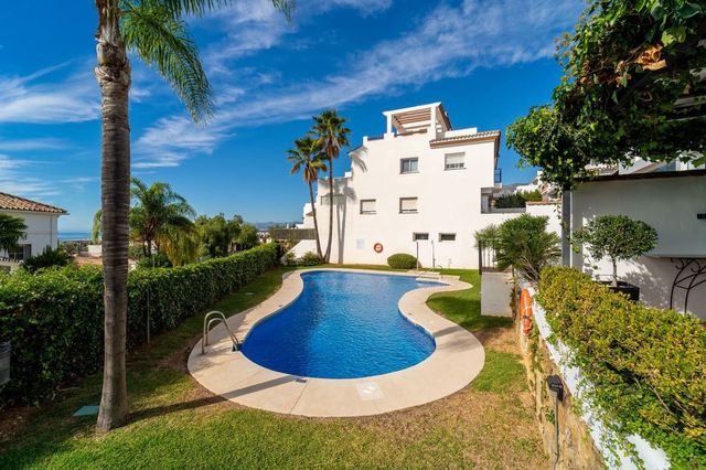 3 makuuhuone Omakotitalo myytävänä paikassa Lomas De Marbella, Marbella mukana uima-altaan 
autotalli - 875 000 € (Ref: 10103084)