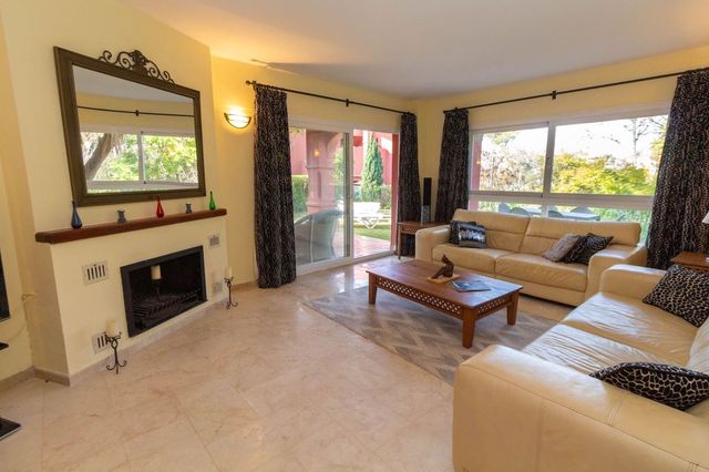 3 sovrum Lägenhet till salu i Elviria, Marbella med pool garage - 595 000 € (Ref: 10103090)