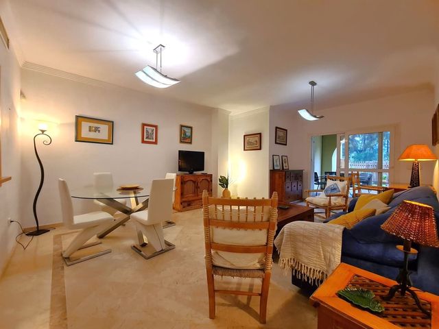 1 slaapkamer Appartement te koop in Sotogrande Costa, San Roque met zwembad garage - € 270.000 (Ref: 10103106)