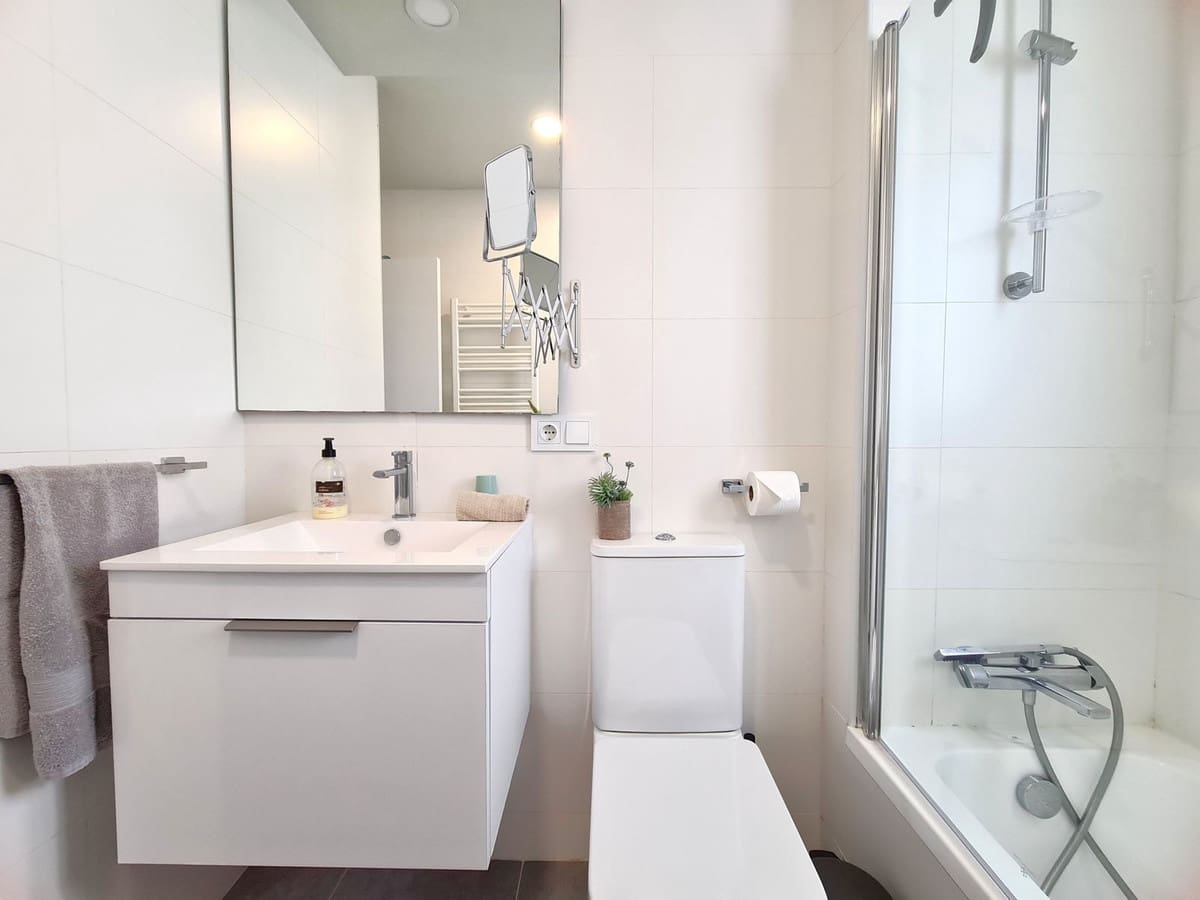 Apartamento de 2 habitaciones en Estepona en venta con piscina garaje - 630.000 € (Ref: 10103109)