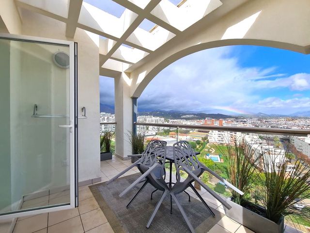 2 makuuhuone Huoneisto myytävänä paikassa Puerto de Estepona, Estepona mukana uima-altaan 
autotalli - 630 000 € (Ref: 10103109)