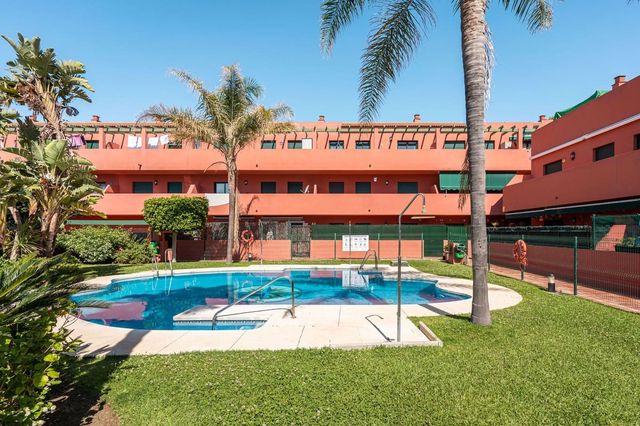 Apartamento de 2 habitaciones en Bahia de Casares, Casares en venta con piscina garaje - 225.000 € (Ref: 10103111)