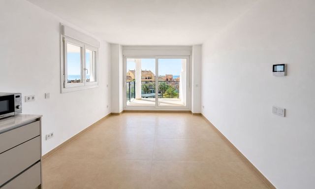 2 sypialnia Apartament na sprzedaż w La Duquesa / Puerto de la Duquesa, Manilva z basenem garażem - 399 000 € (Ref: 10103117)