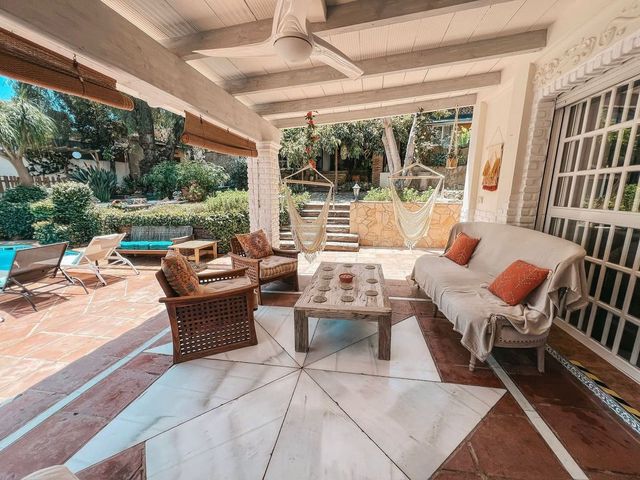 5 sovrum Villa till salu i Lomas De Marbella, Marbella med pool - 1 600 000 € (Ref: 10103121)