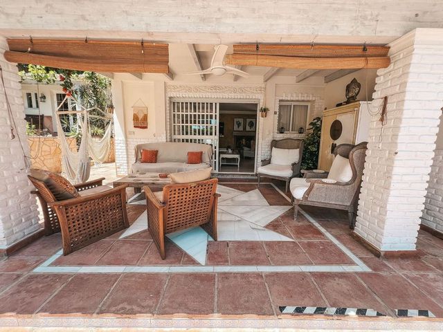 5 sovrum Villa till salu i Lomas De Marbella, Marbella med pool - 1 600 000 € (Ref: 10103121)
