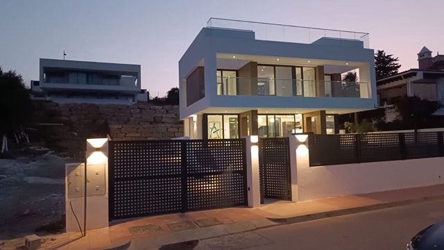 Chalet de 3 habitaciones en Valle Romano Golf, Estepona en venta con piscina - 1.440.000 € (Ref: 10103151)