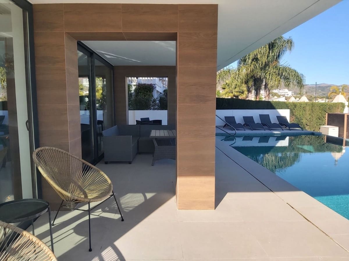 Chalet de 3 habitaciones en Estepona en venta con piscina - 1.440.000 € (Ref: 10103151)