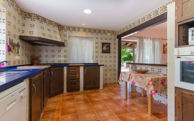4 Zimmer Finca/Landgut zu verkaufen in Zona Calvario, Estepona mit Pool - 795.000 € (Ref: 10103172)