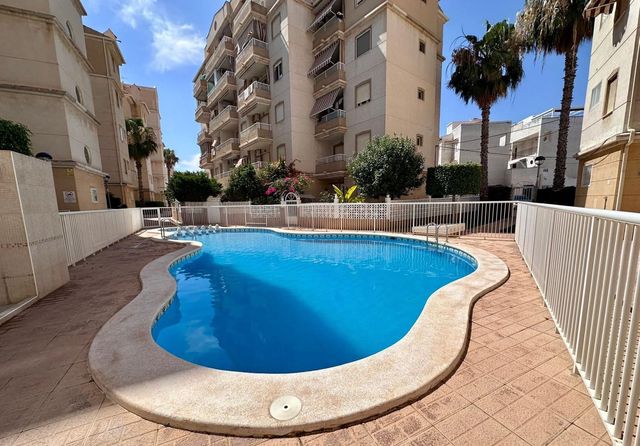 2 makuuhuone Huoneisto myytävänä paikassa Avenida Habaneras - Curva de Palangre, Torrevieja mukana uima-altaan 
autotalli - 199 900 € (Ref: 10103212)