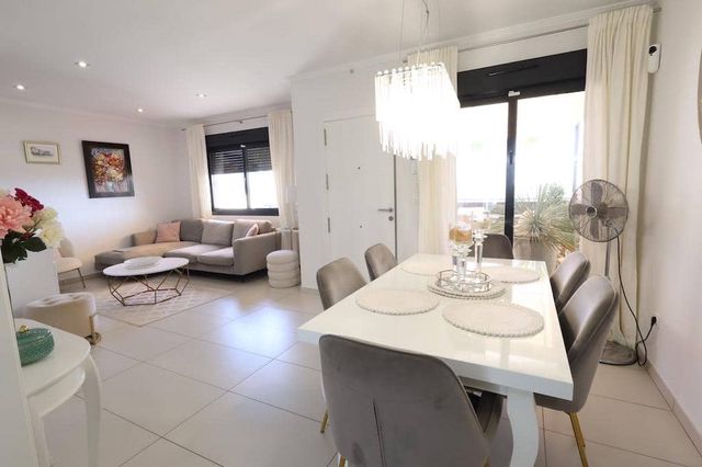 3 makuuhuone Huoneisto myytävänä paikassa Lomas de Cabo Roig - Los Dolses, Orihuela mukana uima-altaan 
autotalli - 387 000 € (Ref: 10103224)