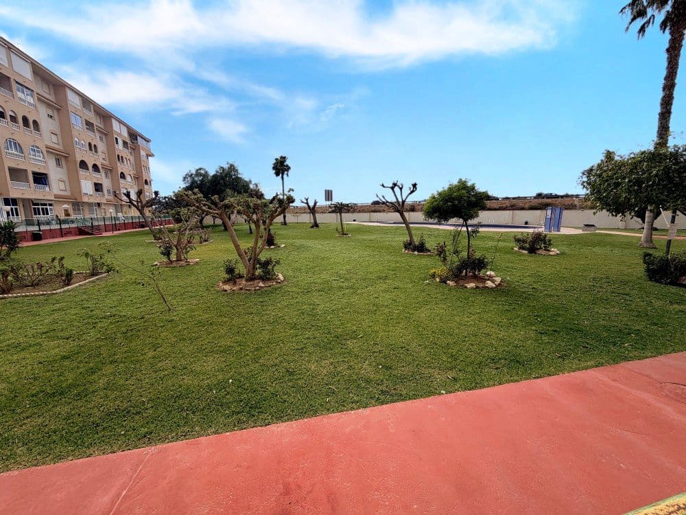2 quarto Apartamento para venda em Torrevieja com piscina - 166 000 € (Ref: 10103379)