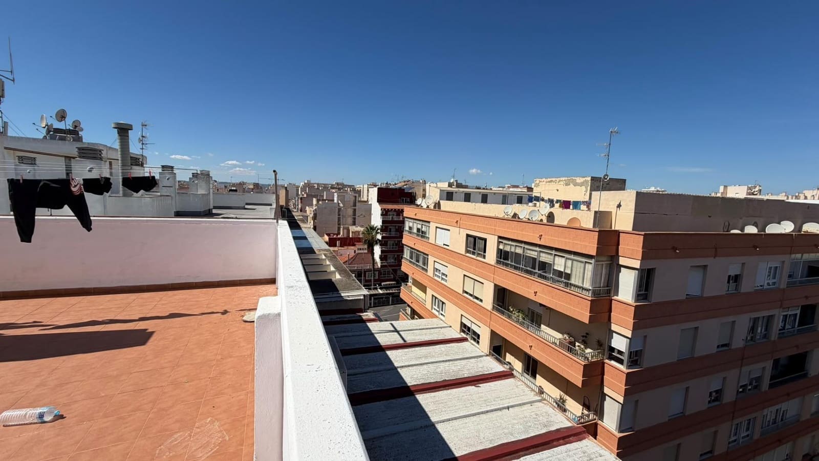 2 bedroom Apartment for sale in Torrevieja with pool - € 175,900 (Ref: 10103415)